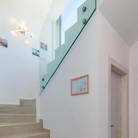 Elena Deluxe In For 8 People With Whirlpool & Private Pool Only 400 M From The Villa Fažana