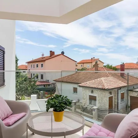 Elena Deluxe In For 8 People With Whirlpool & Private Pool Only 400 M From The * Fažana