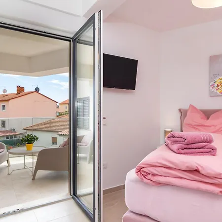 Elena Deluxe In For 8 People With Whirlpool & Private Pool Only 400 M From The Villa Fažana