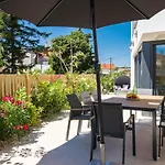 Βίλα Elena Deluxe In For 8 People With Whirlpool & Private Pool Only 400 M From The *