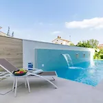 Βίλα Elena Deluxe In For 8 People With Whirlpool & Private Pool Only 400 M From The *