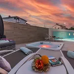 Elena Deluxe In For 8 People With Whirlpool & Private Pool Only 400 M From The Βίλα Fažana