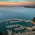 Elena Deluxe In For 8 People With Whirlpool & Private Pool Only 400 M From The * Fažana