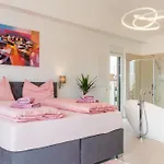 Elena Deluxe In For 8 People With Whirlpool & Private Pool Only 400 M From The *