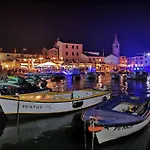Elena Deluxe In For 8 People With Whirlpool & Private Pool Only 400 M From The * Fažana