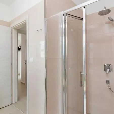 Elena Deluxe In For 8 People With Whirlpool & Private Pool Only 400 M From The * Fazana