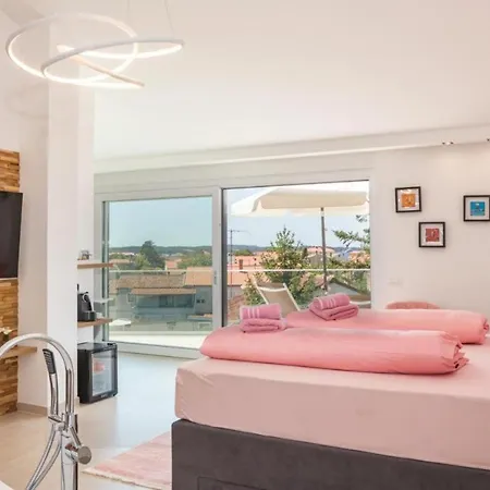 Elena Deluxe In For 8 People With Whirlpool & Private Pool Only 400 M From The Villa