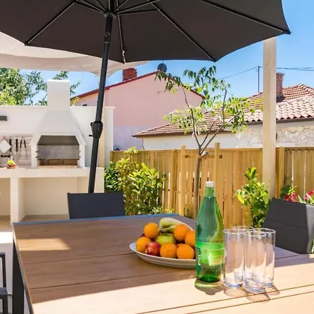 Villa Elena Deluxe In For 8 People With Whirlpool & Private Pool Only 400 M From The Fazana