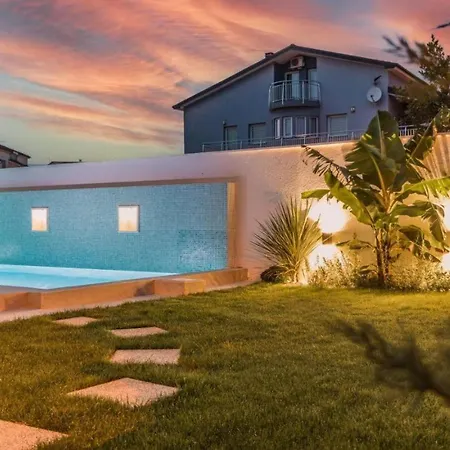 Villa Elena Deluxe In For 8 People With Whirlpool & Private Pool Only 400 M From The Fazana