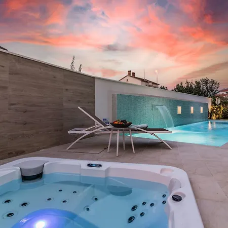 Βίλα Elena Deluxe In For 8 People With Whirlpool & Private Pool Only 400 M From The *