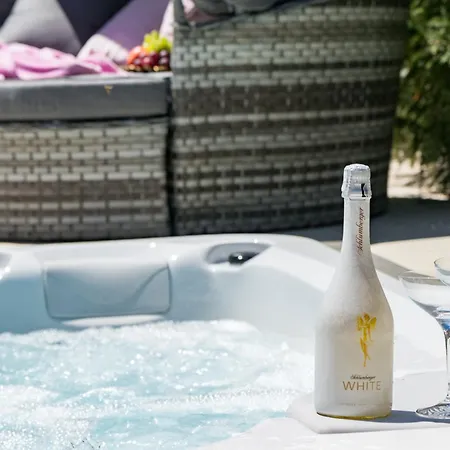 Villa Elena Deluxe In For 8 People With Whirlpool & Private Pool Only 400 M From The Fažana