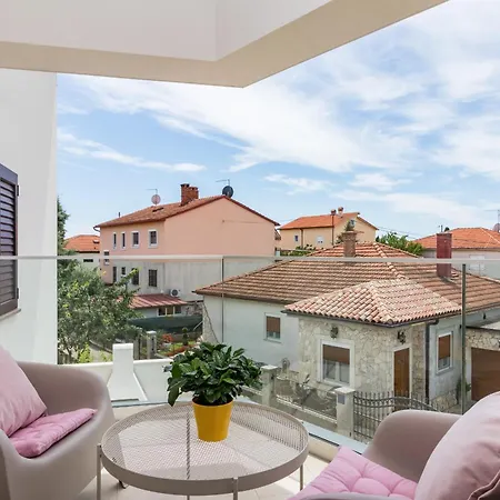 Elena Deluxe In For 8 People With Whirlpool & Private Pool Only 400 M From The Villa *