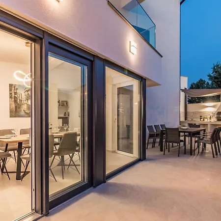 Elena Deluxe In For 8 People With Whirlpool & Private Pool Only 400 M From The Villa *