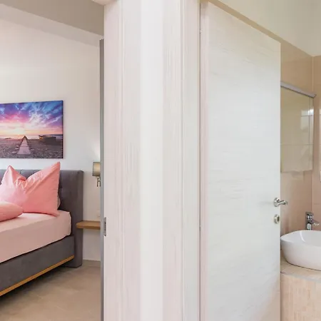 Elena Deluxe In For 8 People With Whirlpool & Private Pool Only 400 M From The *