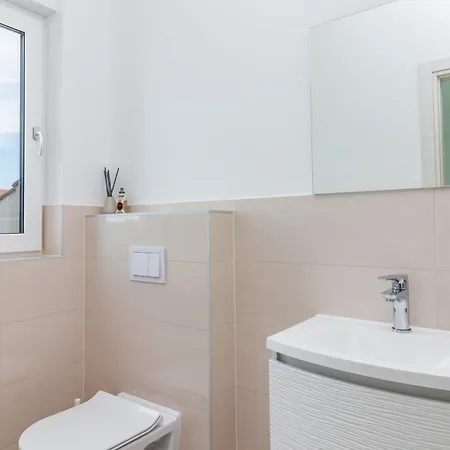 Elena Deluxe In For 8 People With Whirlpool & Private Pool Only 400 M From The *