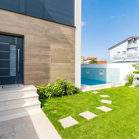 Elena Deluxe In For 8 People With Whirlpool & Private Pool Only 400 M From The Villa *